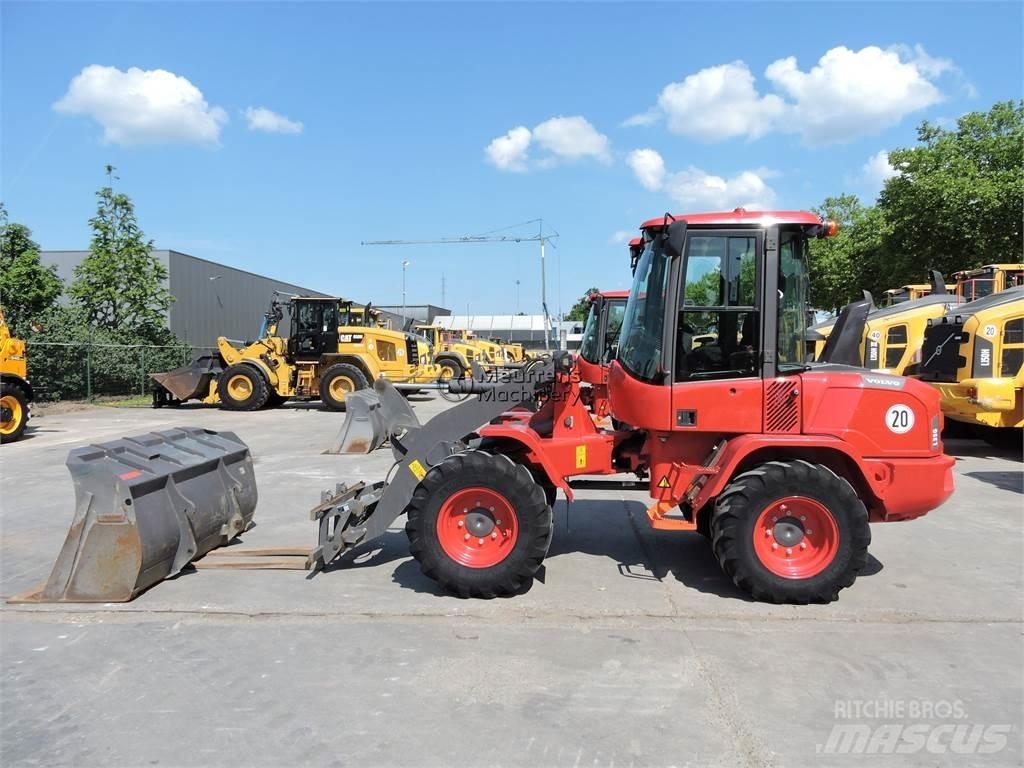 Volvo L35G لوادر بعجل