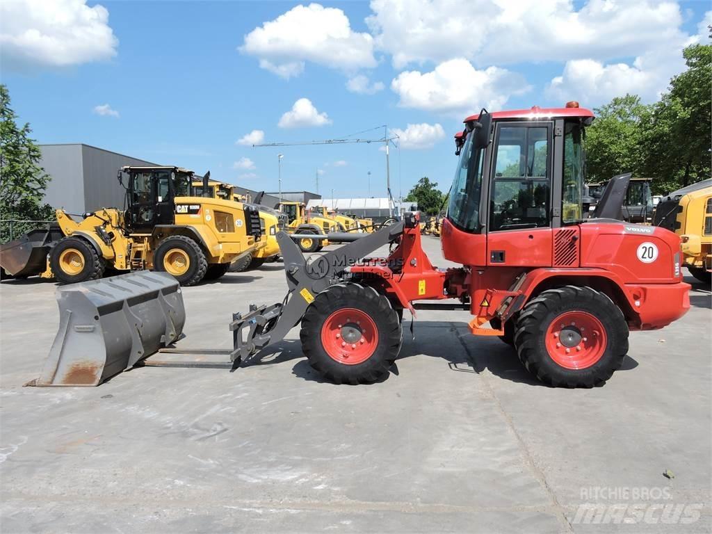 Volvo L35G لوادر بعجل