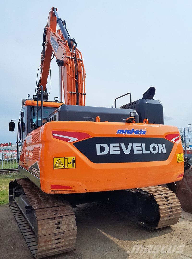 Develon DX 225 LC-7 حفارات زحافة