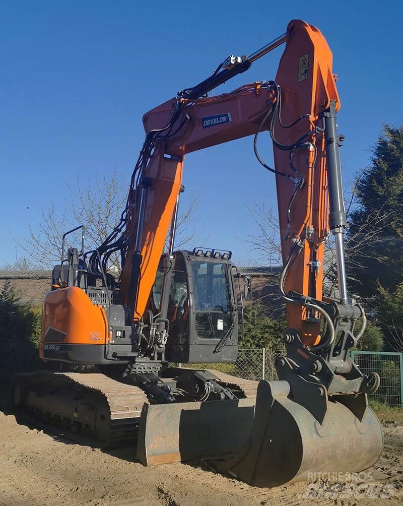Develon DX 235 LCR-7 حفارات زحافة