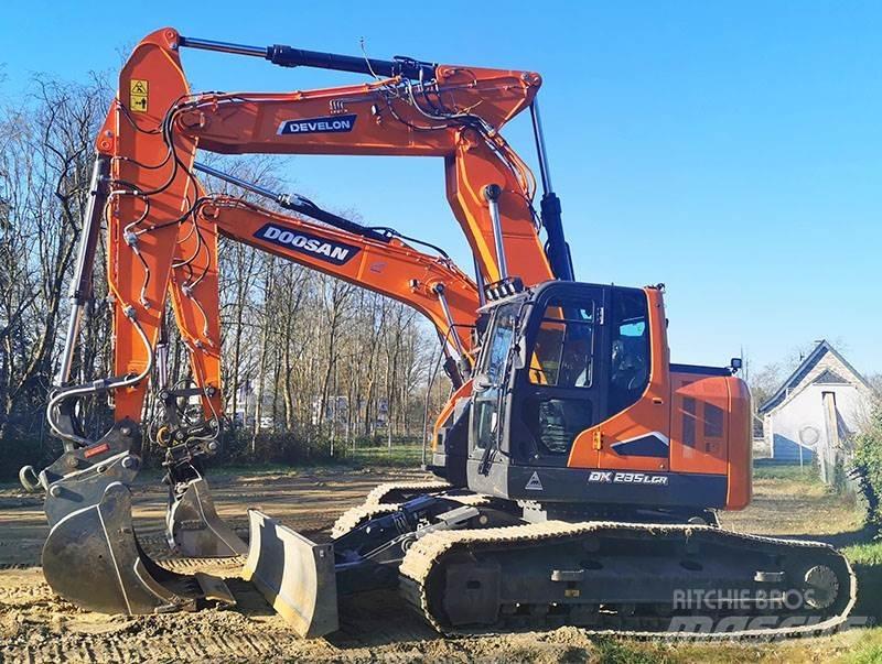 Develon DX 235 LCR-7 حفارات زحافة