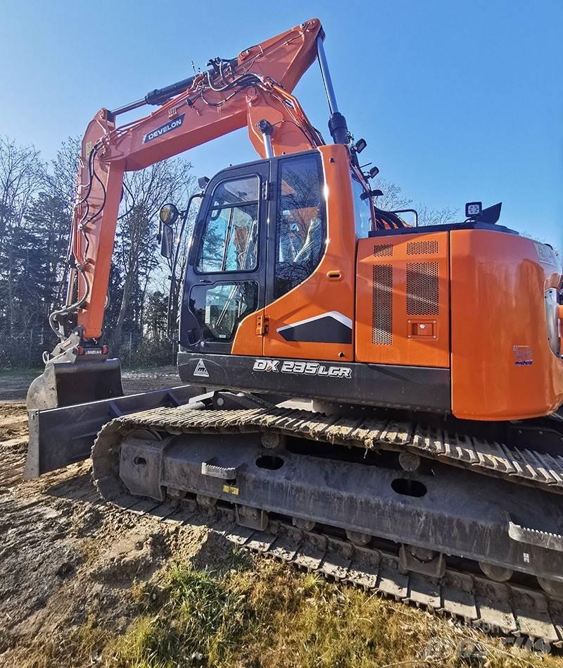 Develon DX 235 LCR-7 حفارات زحافة
