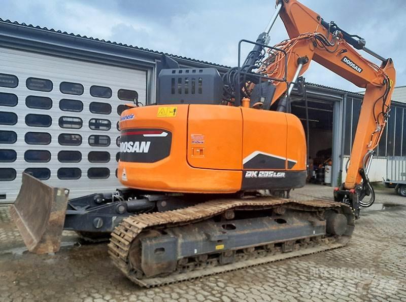 Doosan DX 235 LCR-7 حفارات زحافة