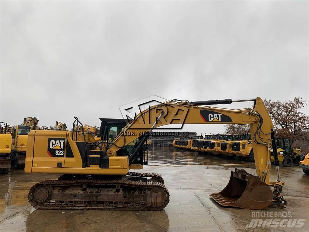 CAT 323 07A حفارات زحافة