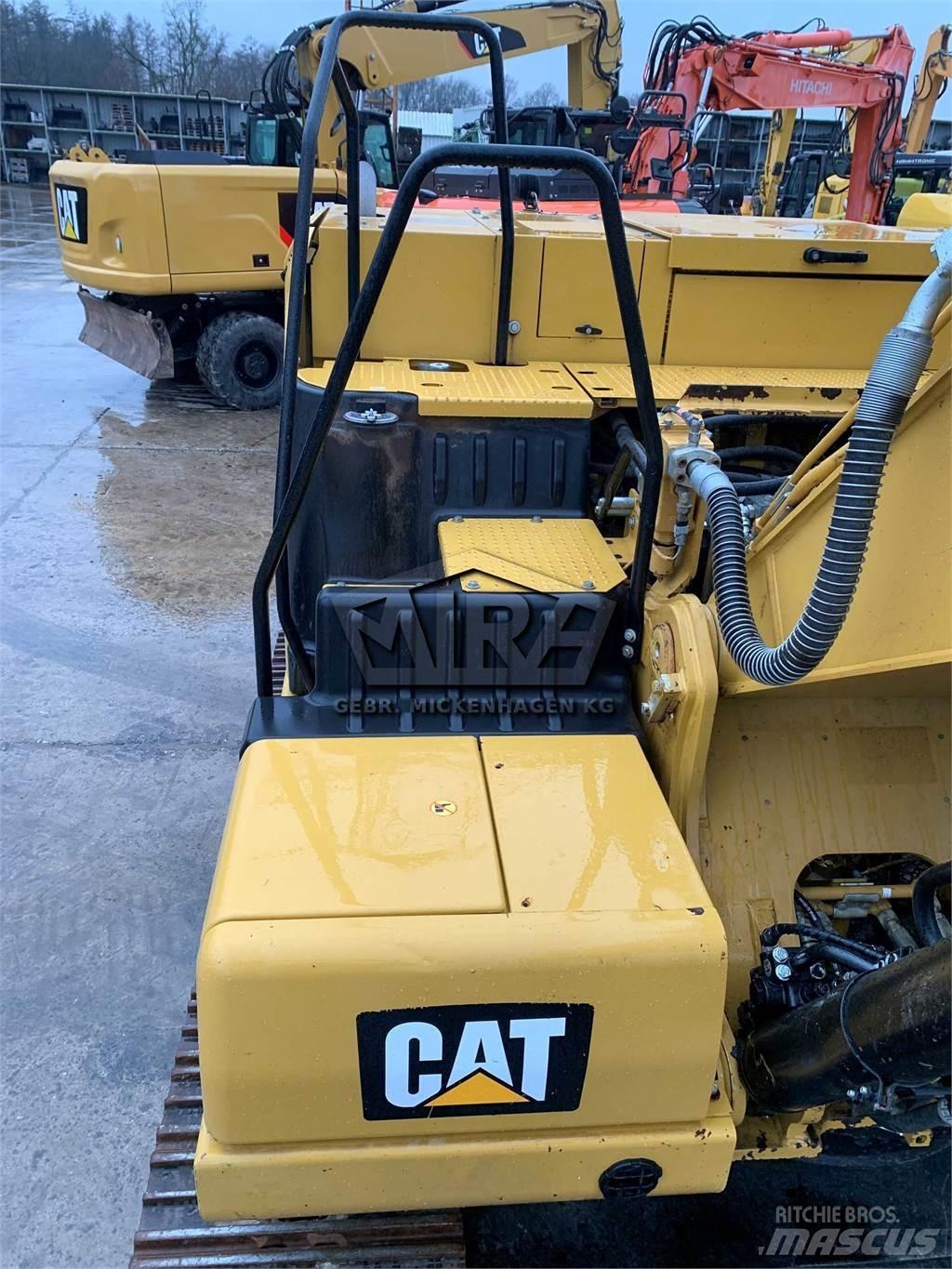 CAT 323 07A حفارات زحافة