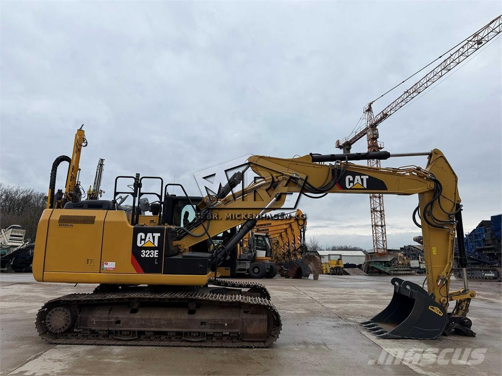 CAT 323 EL حفارات زحافة