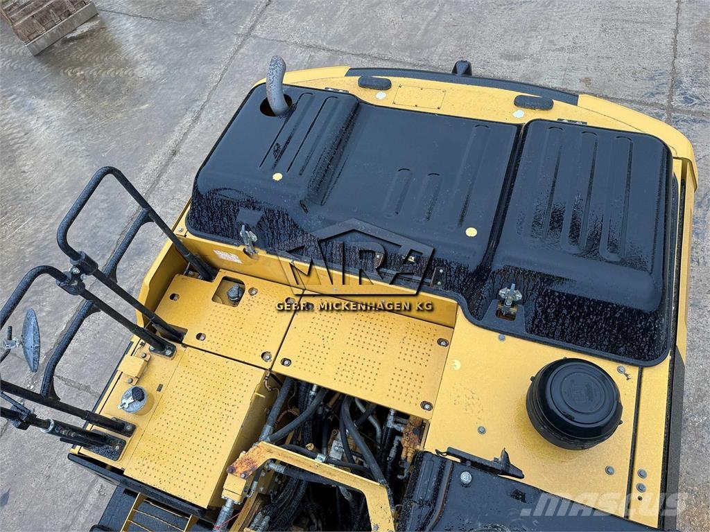 CAT 323 EL حفارات زحافة