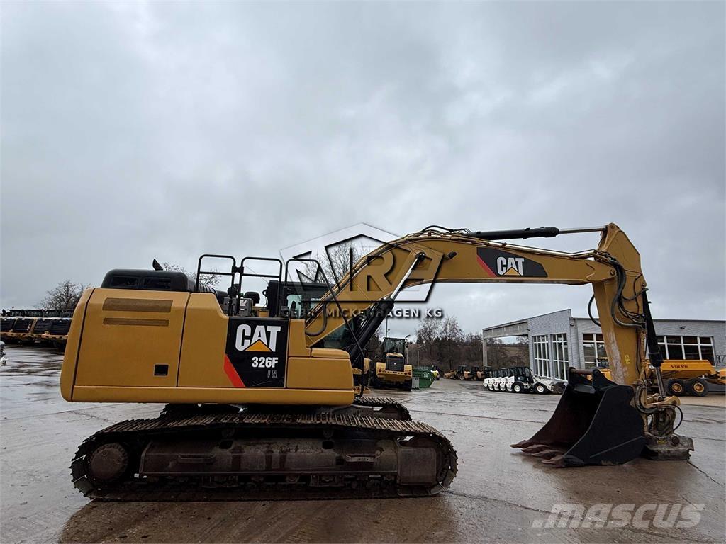 CAT 326 F LN حفارات زحافة