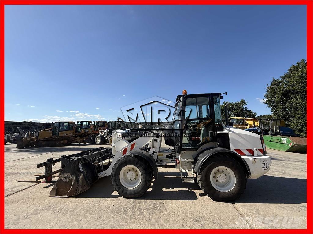 CAT 908 M لوادر بعجل