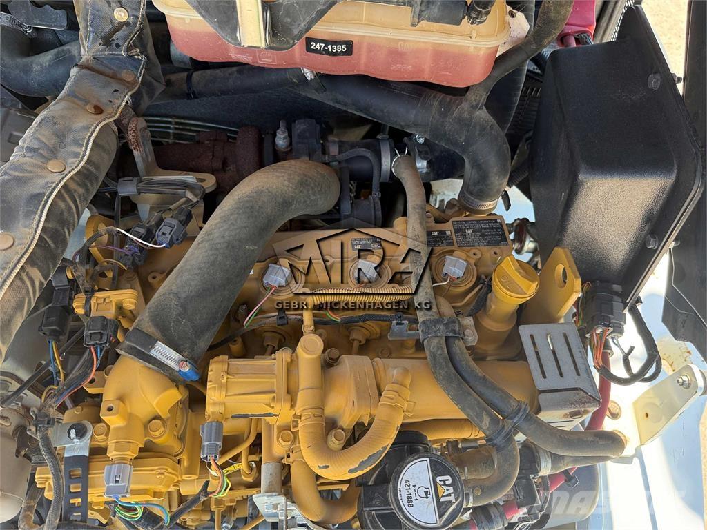 CAT 908 M لوادر بعجل