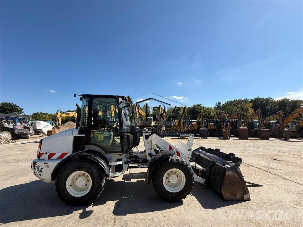 CAT 908 M لوادر بعجل
