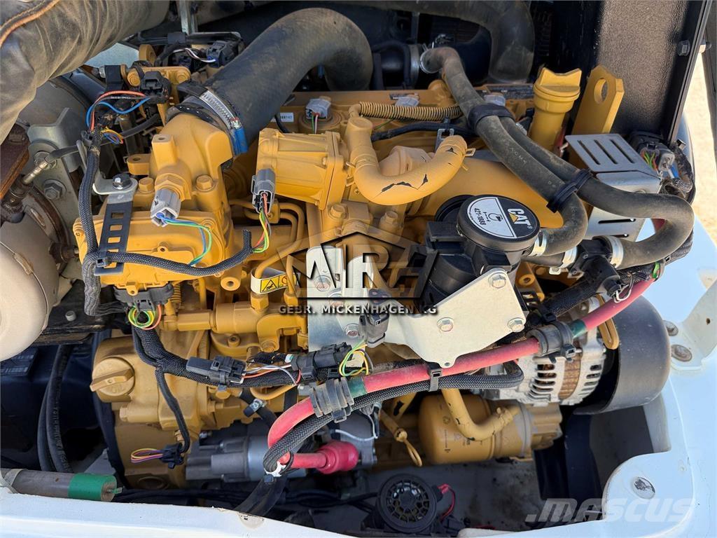 CAT 908 M لوادر بعجل