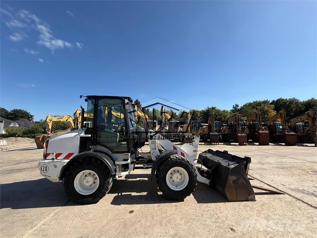 CAT 908 M لوادر بعجل