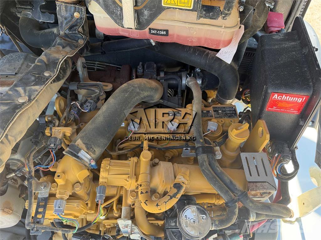 CAT 908 M لوادر بعجل