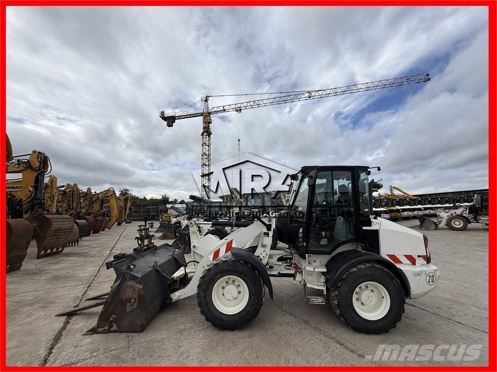 CAT 908 M لوادر بعجل