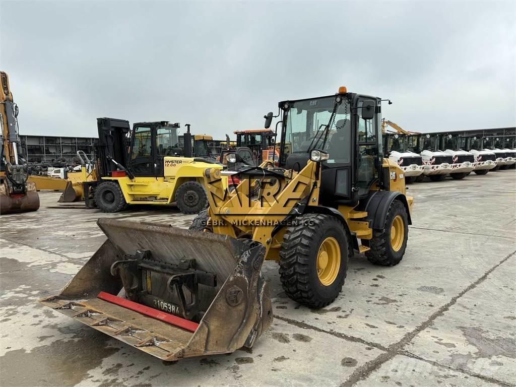 CAT 908 M لوادر بعجل