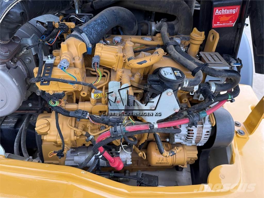 CAT 908 M لوادر بعجل