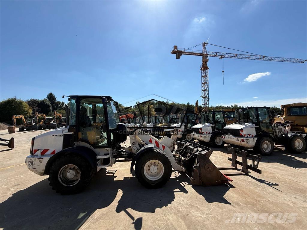 CAT 908 M لوادر بعجل