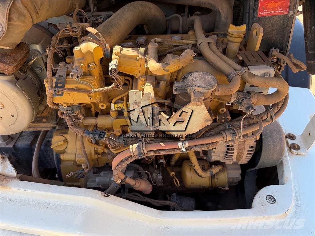 CAT 908 M لوادر بعجل