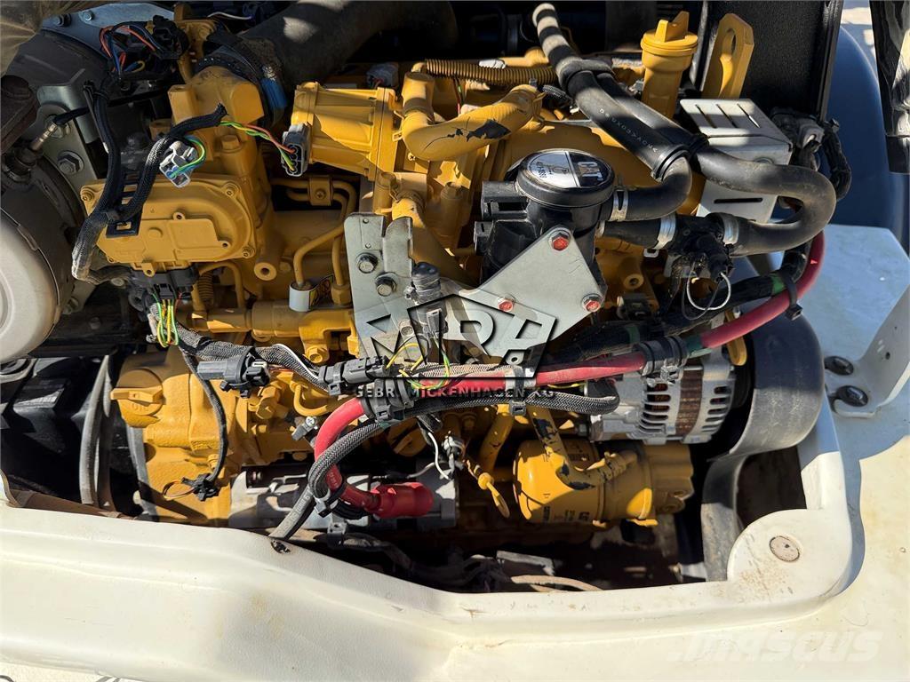CAT 908 M لوادر بعجل
