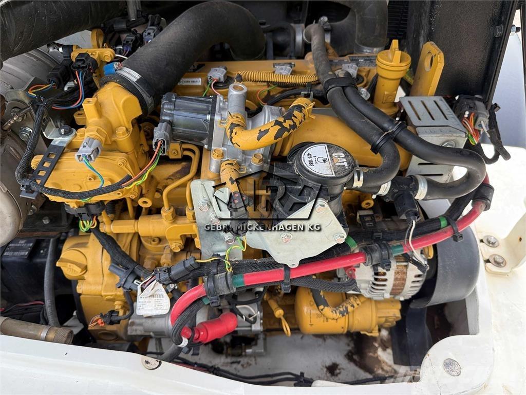CAT 908 M لوادر بعجل
