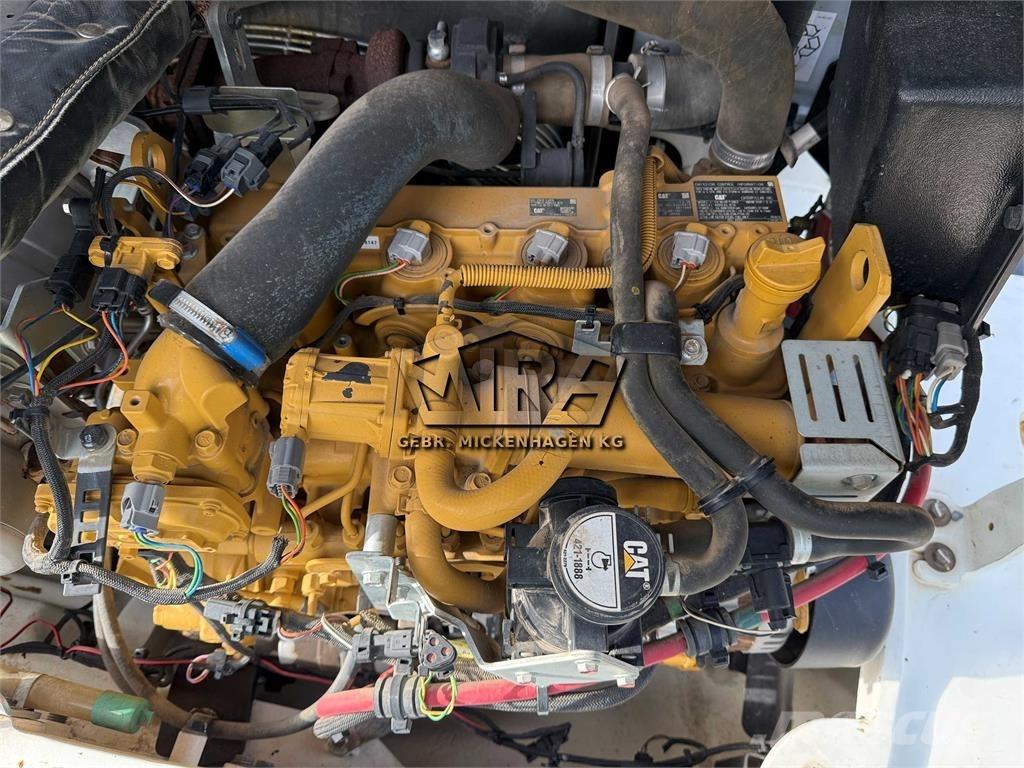 CAT 908 M لوادر بعجل