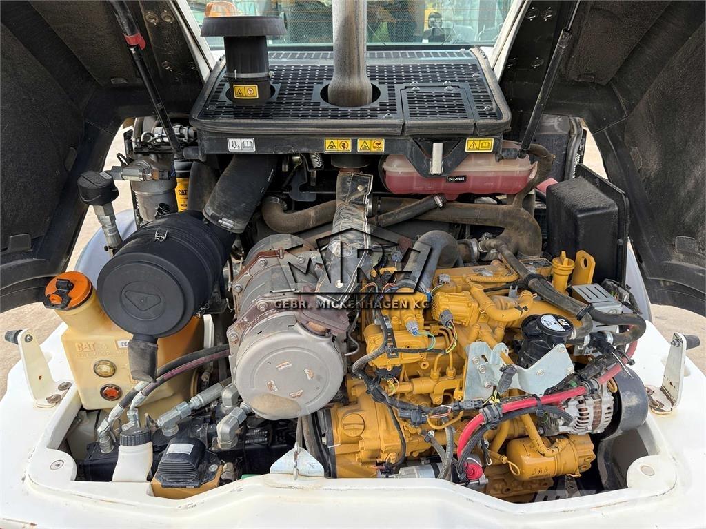 CAT 908 M لوادر بعجل
