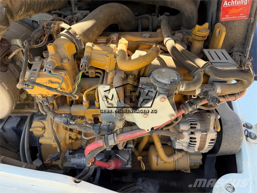 CAT 908 M لوادر بعجل