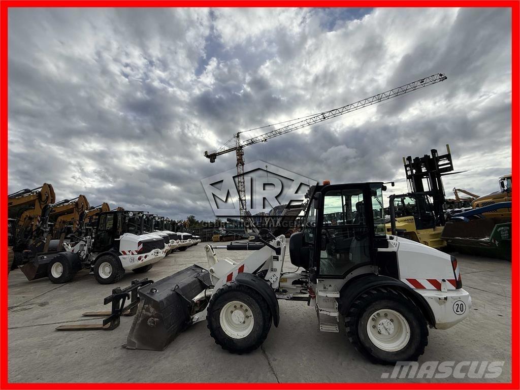 CAT 908M لوادر بعجل