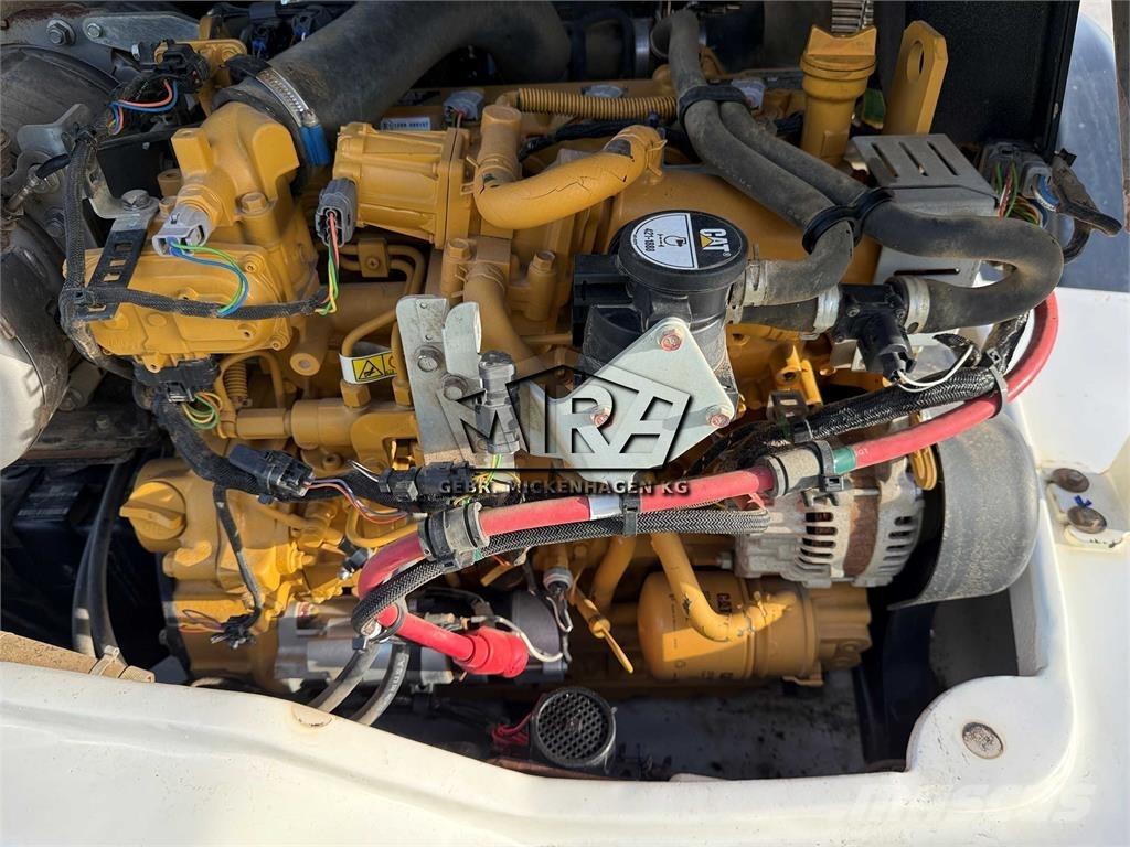 CAT 908M لوادر بعجل