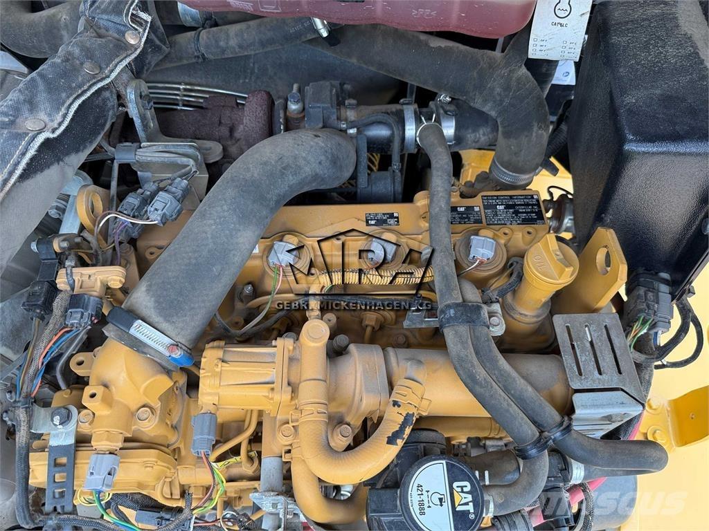 CAT 908M لوادر بعجل