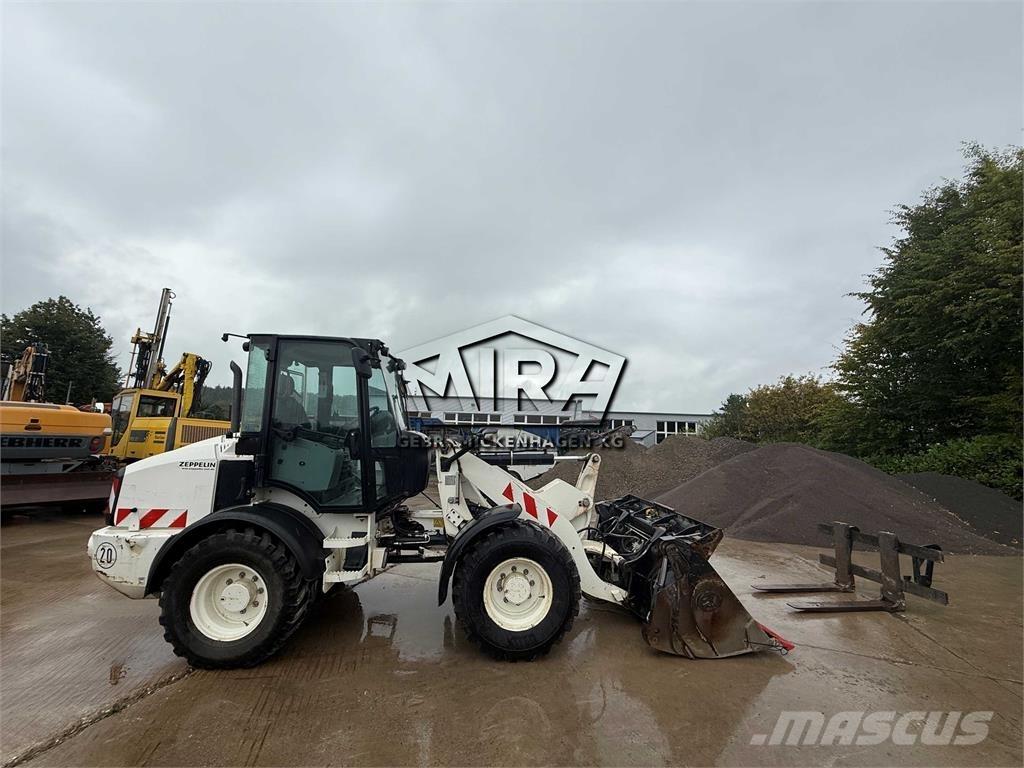 CAT 908M لوادر بعجل