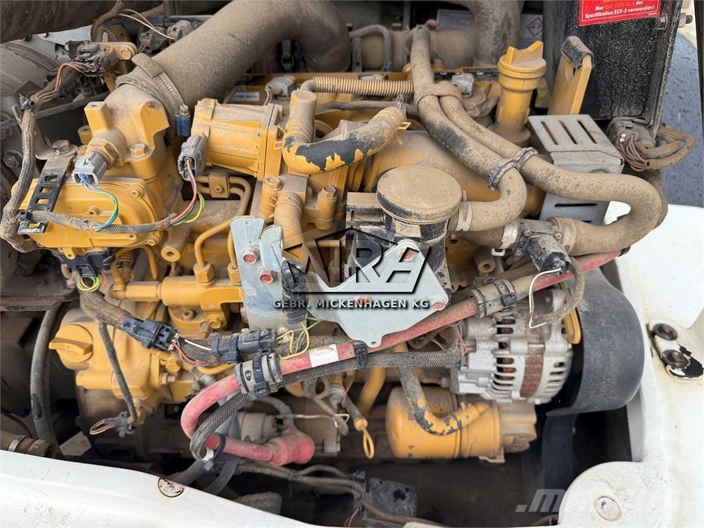 CAT 908M لوادر بعجل