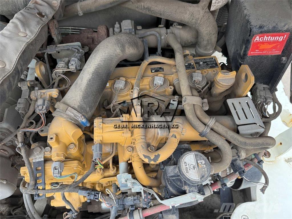 CAT 908M لوادر بعجل