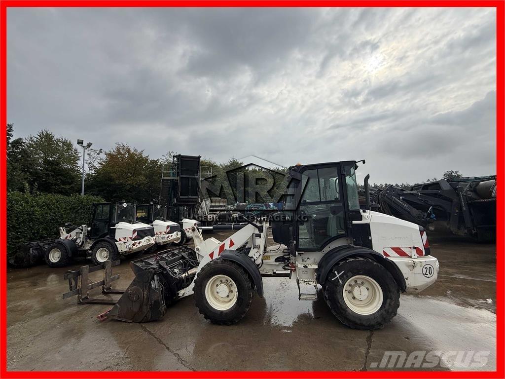 CAT 908M لوادر بعجل