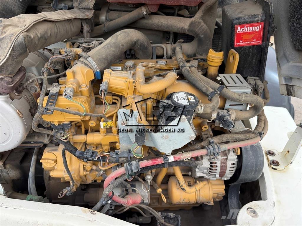 CAT 908M لوادر بعجل