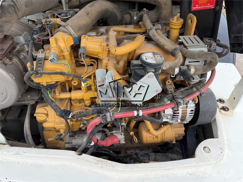 CAT 908M لوادر بعجل