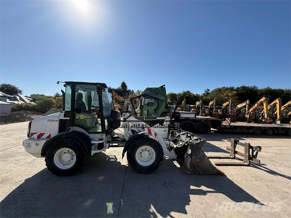 CAT 908M لوادر بعجل