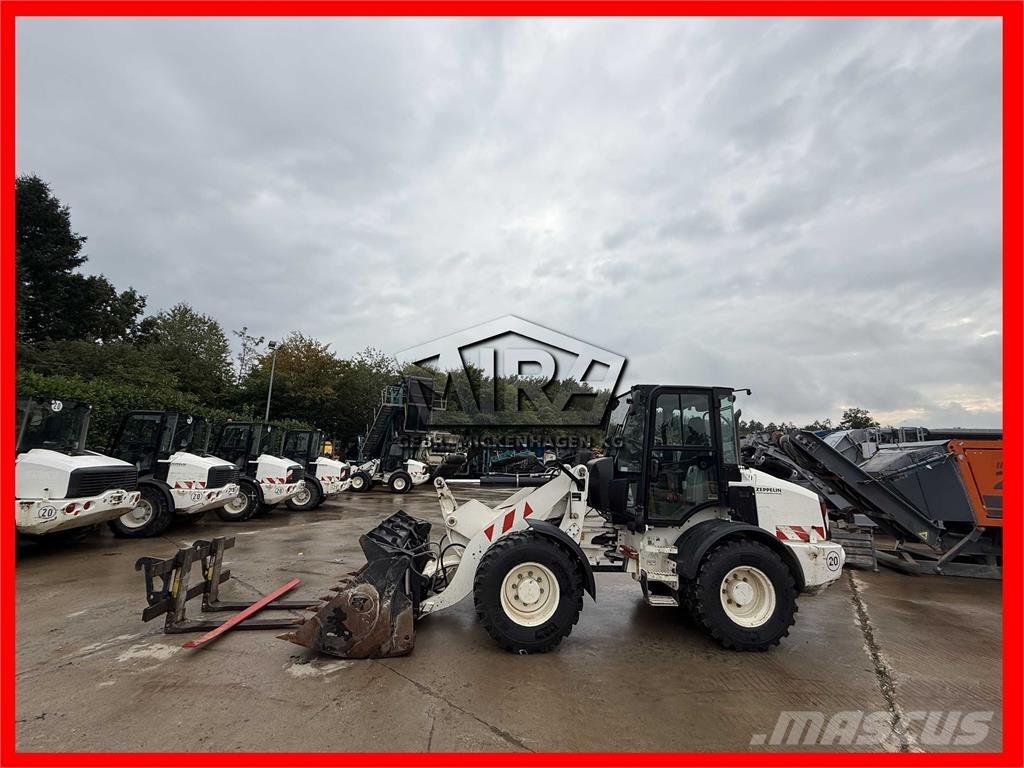 CAT 908M لوادر بعجل