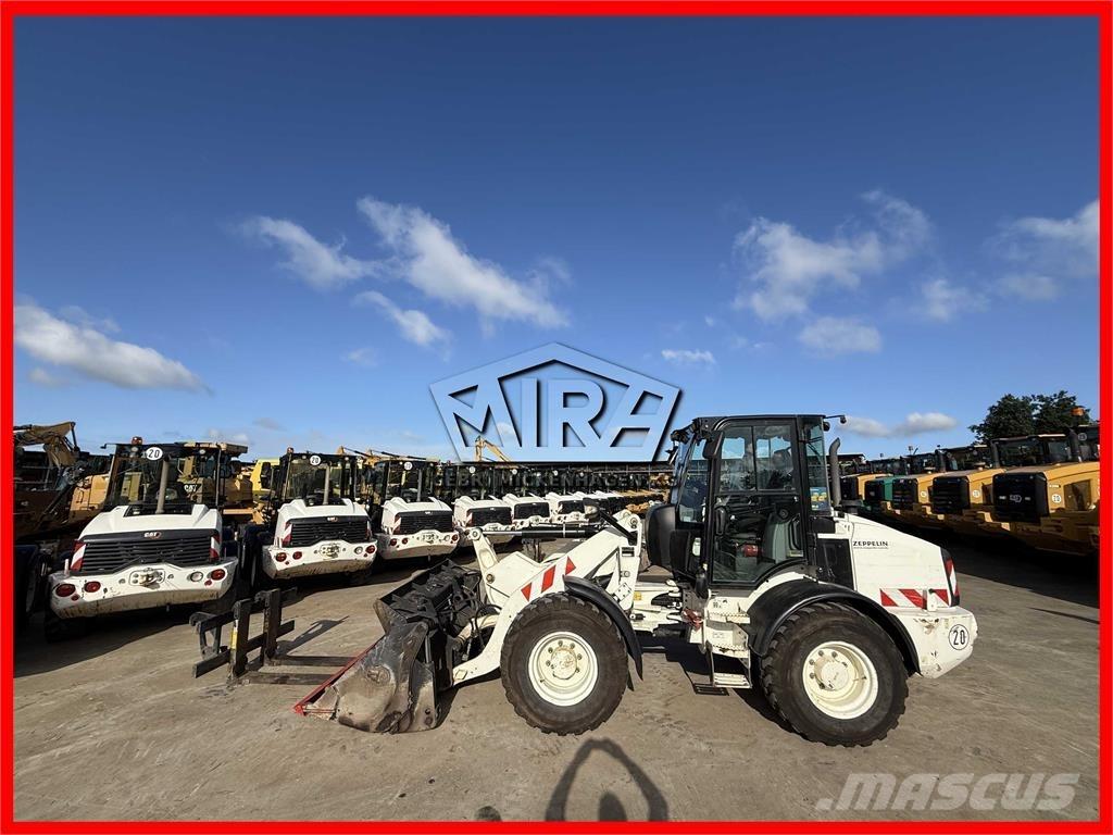 CAT 908M لوادر بعجل