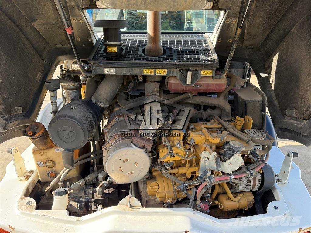 CAT 908M لوادر بعجل