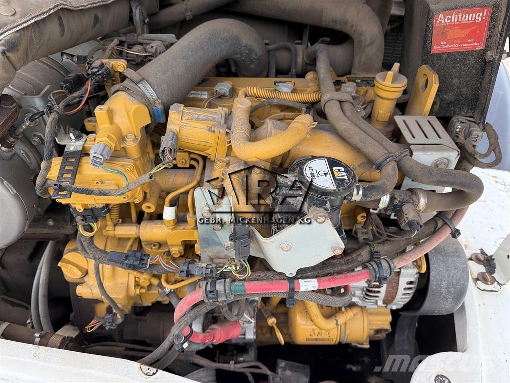 CAT 908M لوادر بعجل