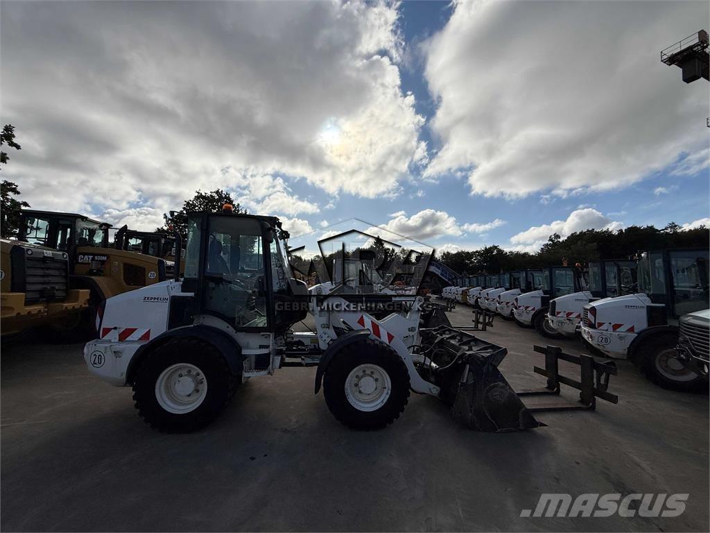 CAT 908M لوادر بعجل