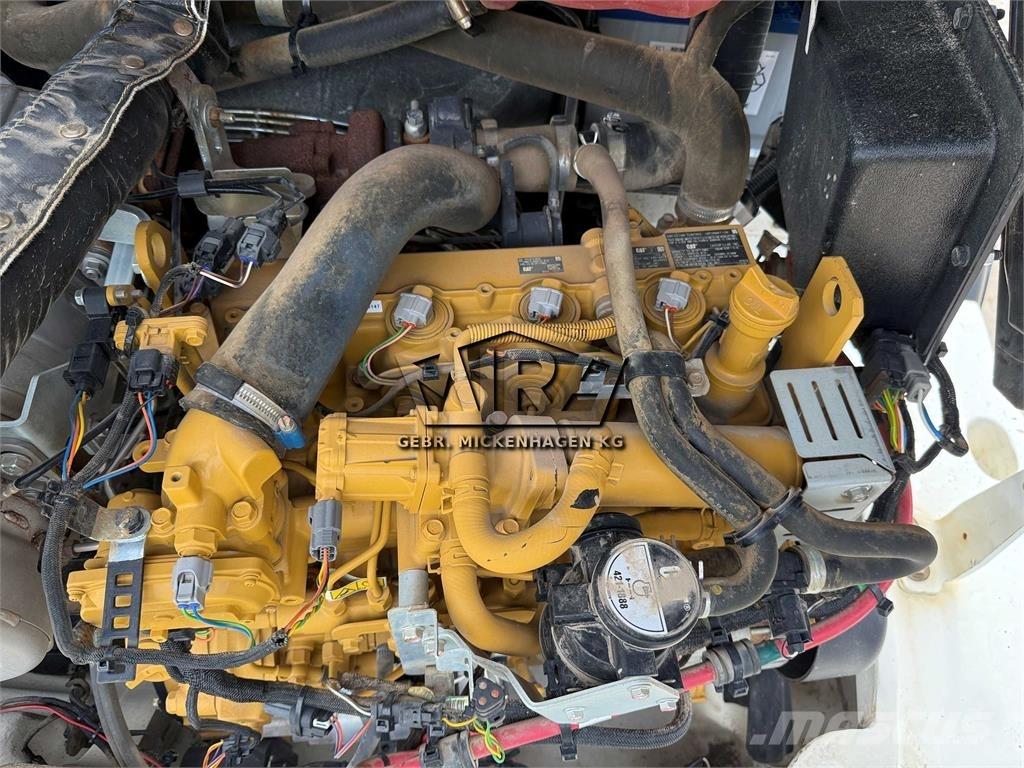 CAT 908M لوادر بعجل
