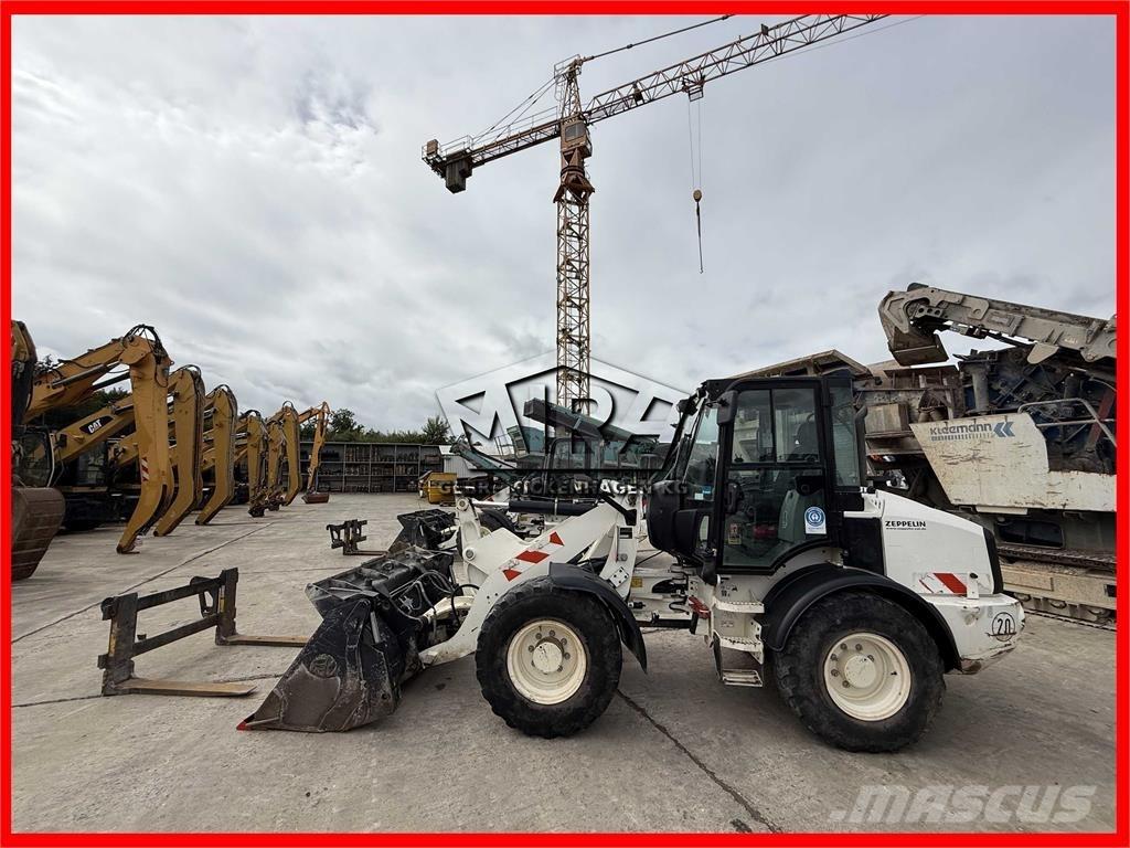 CAT 908M لوادر بعجل