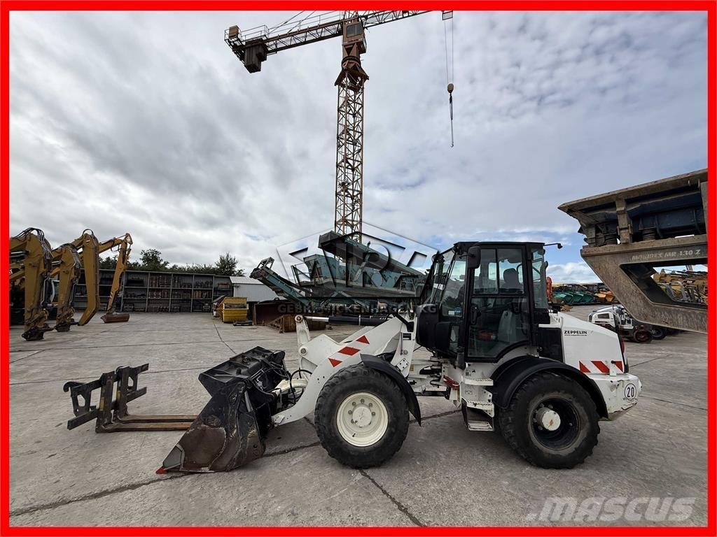 CAT 908M لوادر بعجل