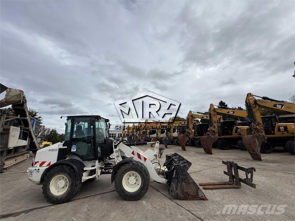 CAT 908M لوادر بعجل