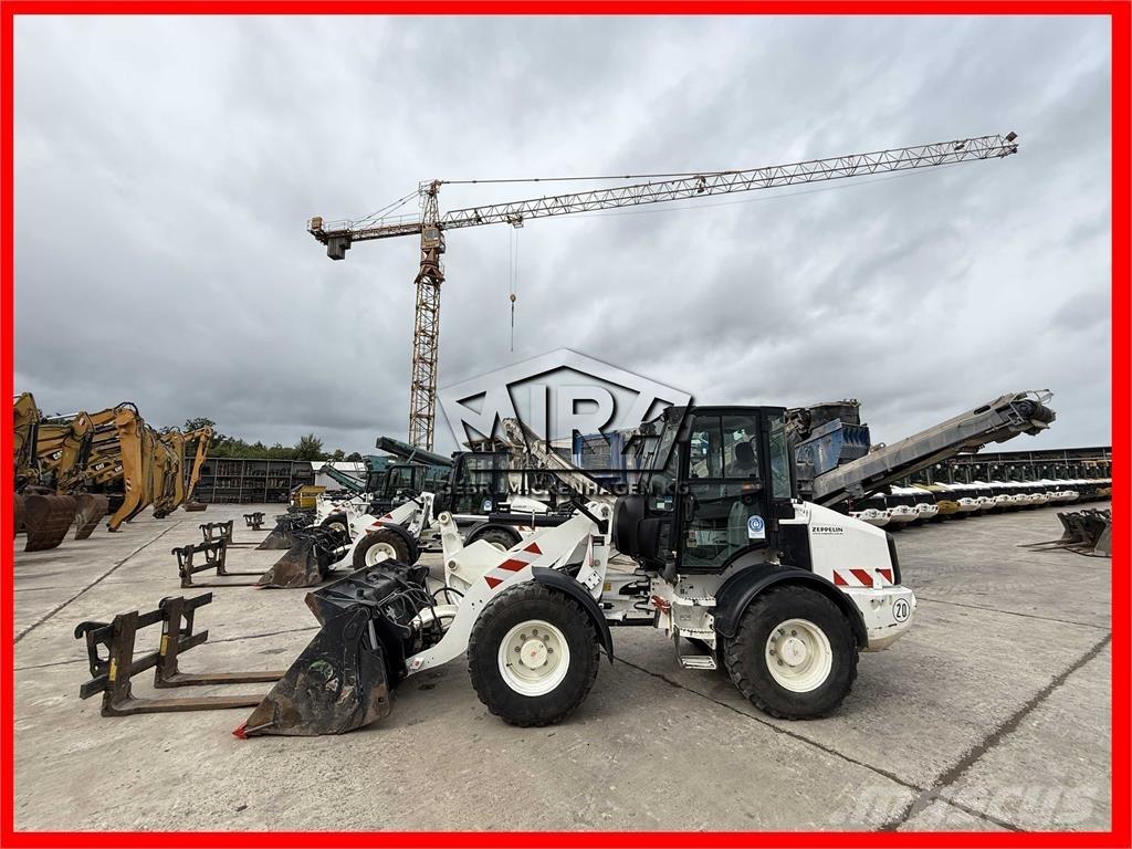 CAT 908M لوادر بعجل