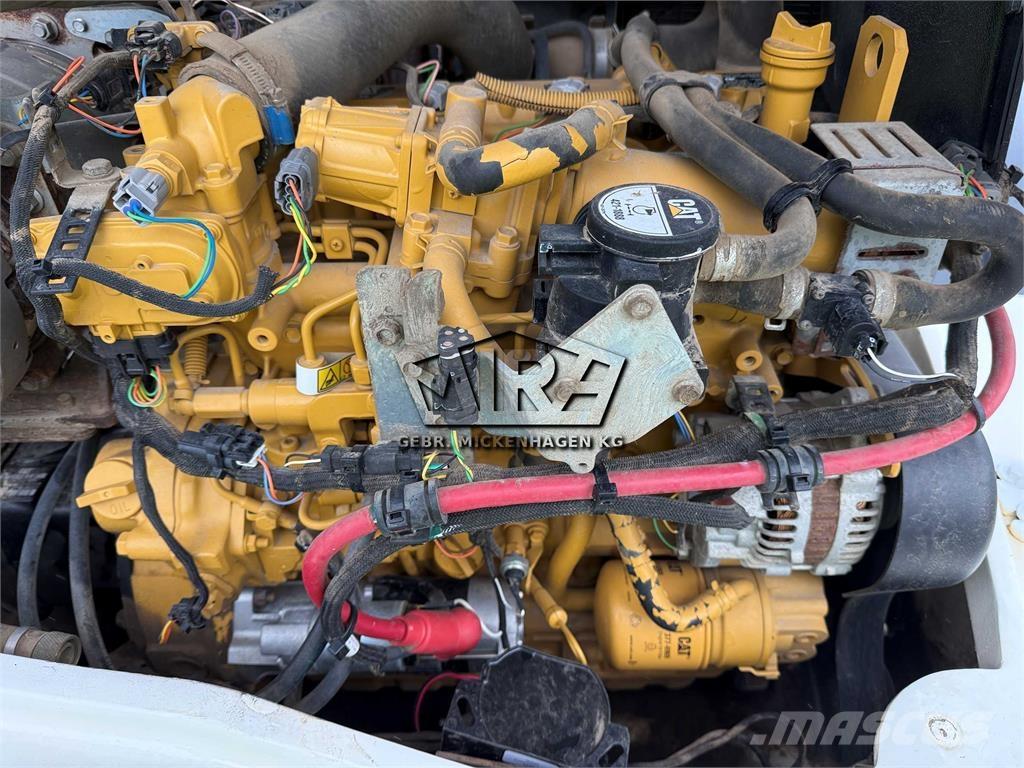 CAT 908M لوادر بعجل