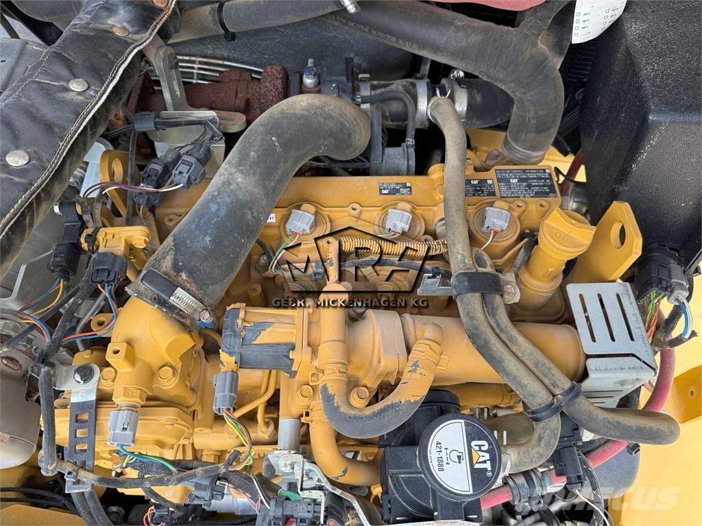 CAT 908M لوادر بعجل